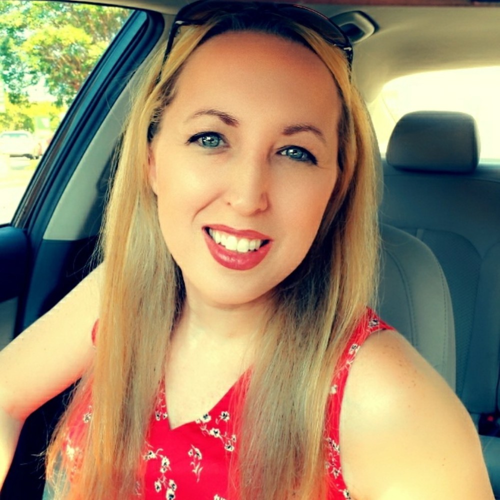 Meet your Posher, Larissa